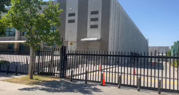 Banda armada retiene a guardias y roba mil celulares de empresa en Colina avalúo es de $800 millones