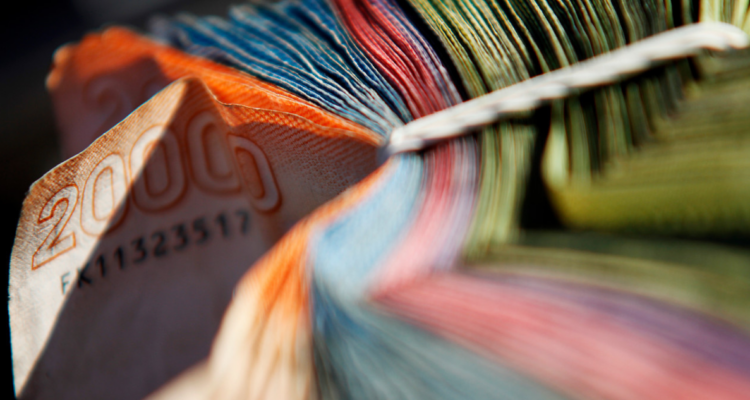 Cuándo comienza la devolución de excesos de las isapres según la ley corta, cómo se pagará y cómo saber quiénes recibirán el pago.