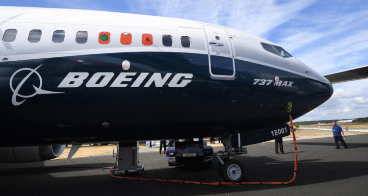 Se acaba la huelga de dos meses en Boeing: acuerdo incluye bono de US$12 mil y subida de salarios