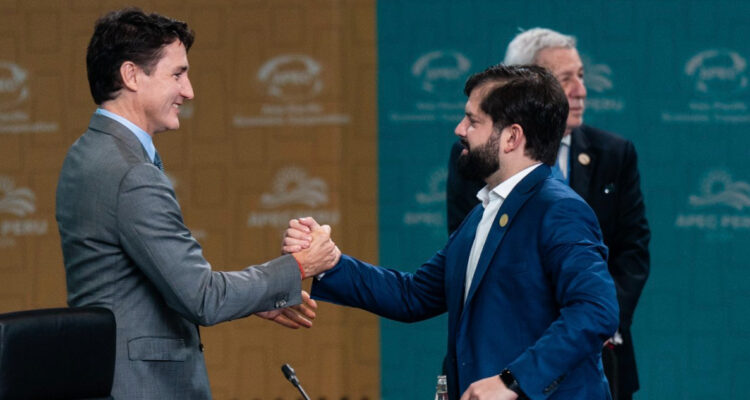 Presidente Boric resalta papel de Chile para “tender puentes” durante participación en la APEC