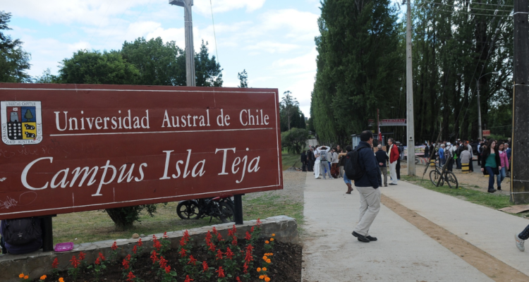 Campus Isla Teja de la UACh por postura de consejeros académicos