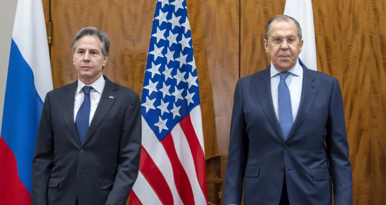 Canciller Lavrov asegura que EEUU y Rusia están al borde de un conflicto militar directo