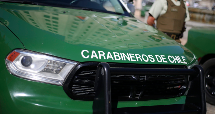 Escolar queda en riesgo vital tras caer desde un tercer piso en colegio de Santiago