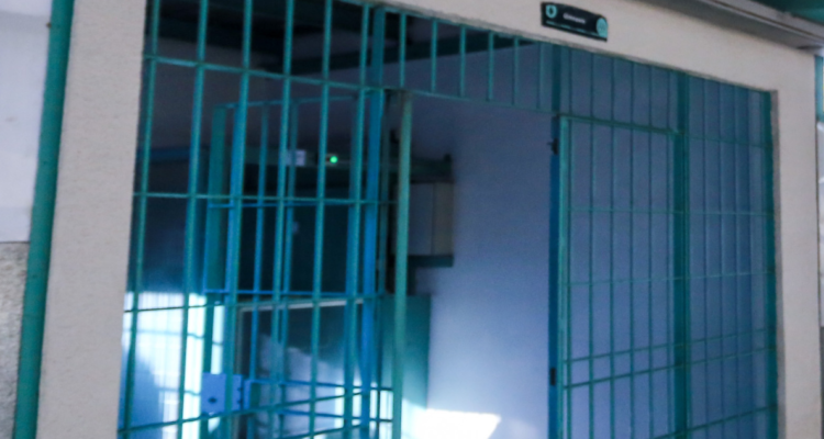 Interior de cárcel por exdirigente regional condenado por abuso sexual en Valdivia