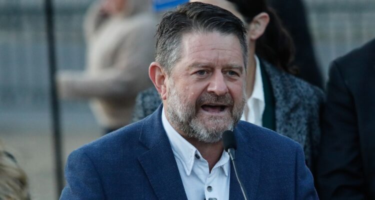 Claudio Orrego asegura que crisis en La Moneda por Monsalve es aún más grave que el bullado caso Caval