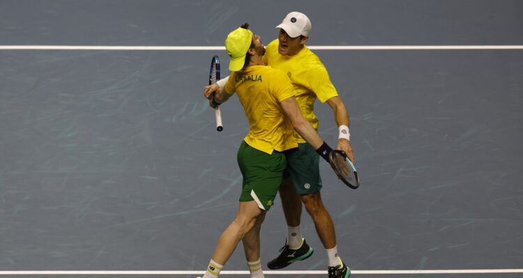 Australia despacha a EEUU y se mete en semifinales de Copa Davis: aguarda por Italia o Argentina