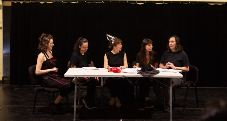 en la oscuridad de la noche