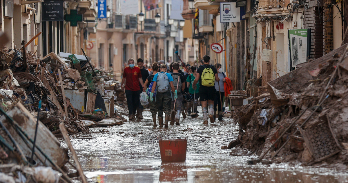 Foto de una calle de Paiporta, en Valencia, después de la DANA