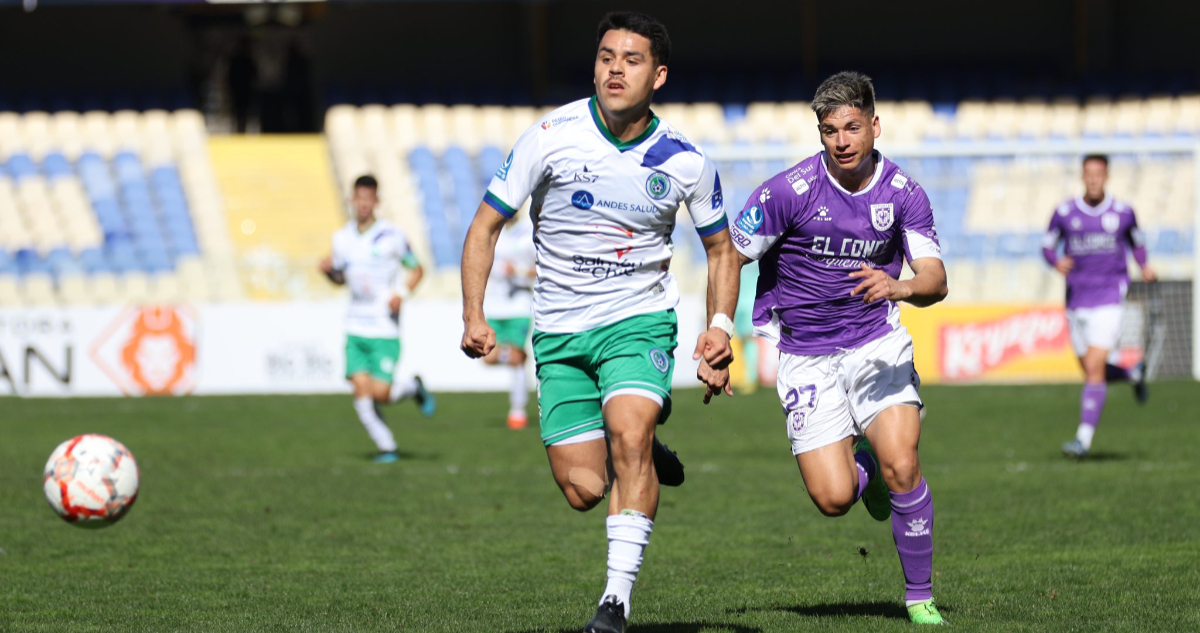 Deportes Puerto Montt jugando contra Deportes Concepción en Segunda División 2024