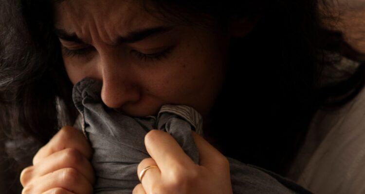 Qué es la depresión endógena y en qué se diferencia de la exógena, cuáles son los síntomas y tratamiento de esta enfermedad de salud mental.