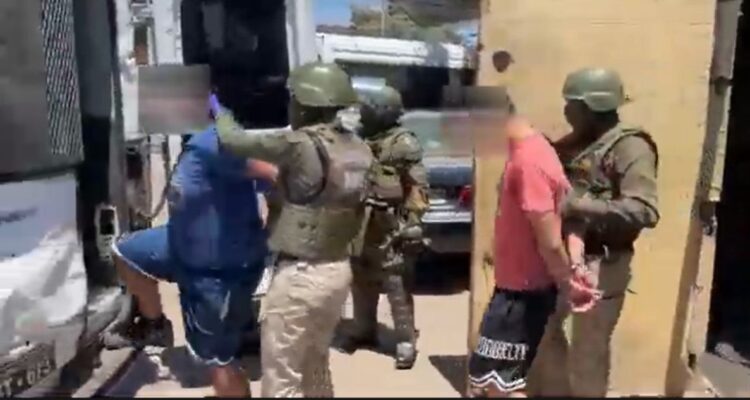 Cuatro detenidos dejan allanamientos por microtráfico de drogas en Cerro Navia y Cerrillos