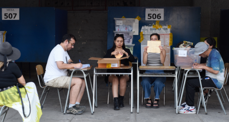 ¿Habrá bono extra? Los nuevos beneficios para vocales de mesa contemplados en proyecto de ley