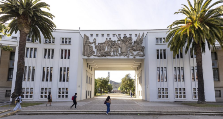 Hombres apuñalan a estudiante para robarle su teléfono en la UdeC: agresores tienen 13 y 17 años