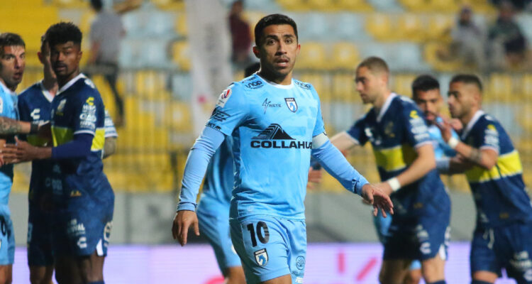 Edson Puch jugando con Deportes Iquique