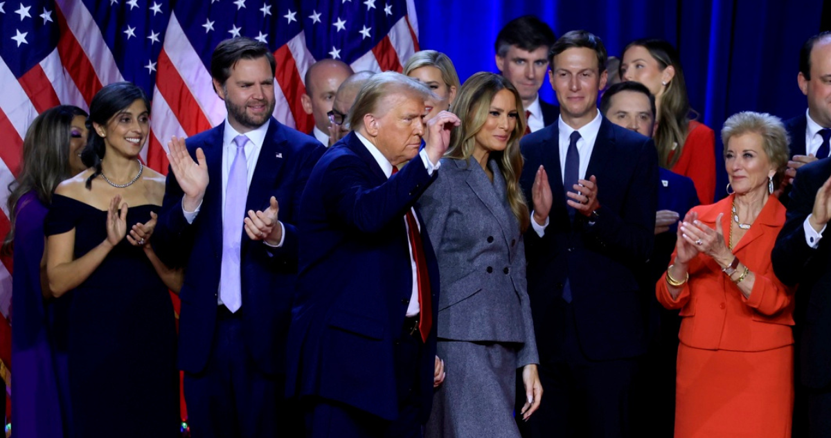Donald Trump la noche del martes en Florida medio de resultados