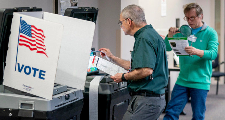 Fallo ’humano’ obliga a volver a pasar unos 30.000 votos por máquinas de tabulación en Milwaukee