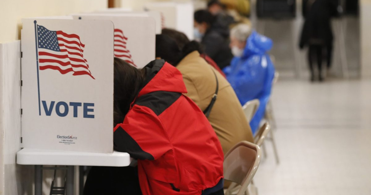 Amenazas de bomba obligaron a extender horario de cierre de votación en el mayor condado de Georgia
