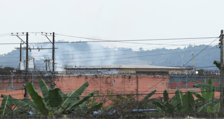 Al menos 15 muertos y 14 heridos tras motín en la mayor cárcel de Ecuador