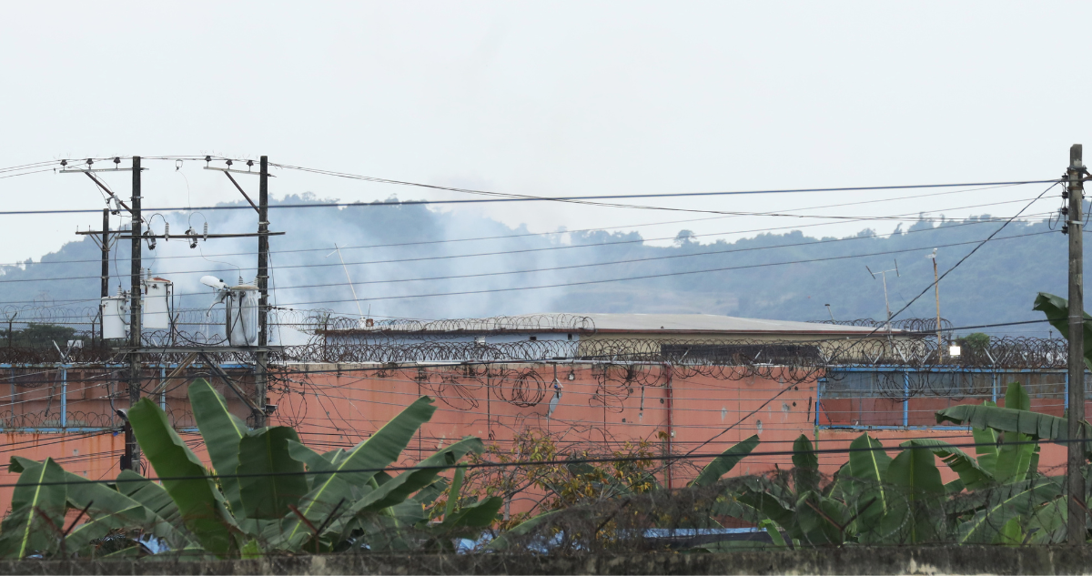 Al menos 15 muertos y 14 heridos tras motín en la mayor cárcel de Ecuador