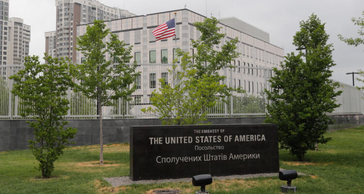 Cierra embajada de Estados Unidos en Kiev por posible ataque “masivo”