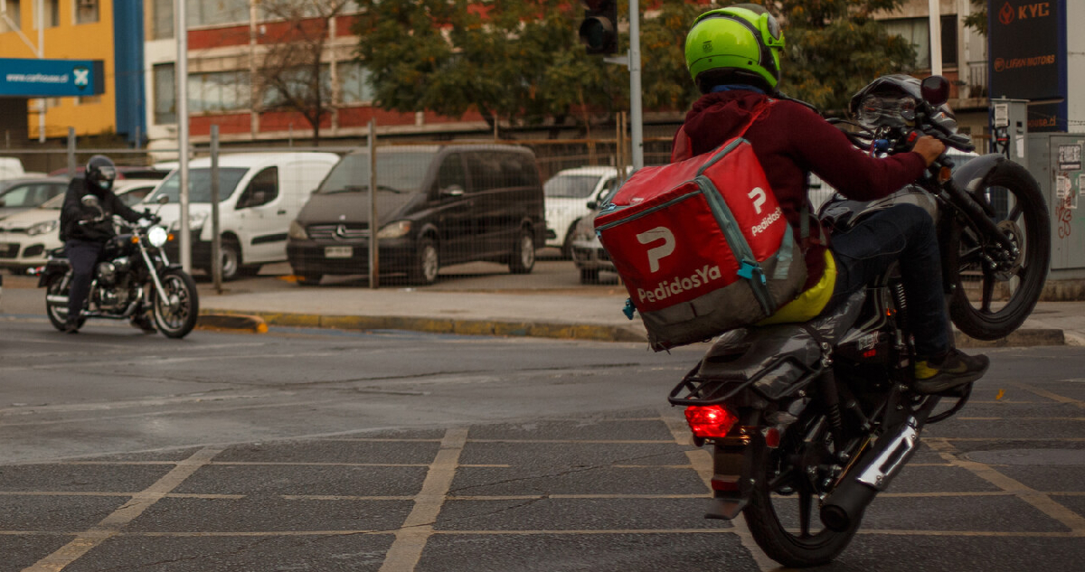 A pesar de nueva baja del desempleo extranjero en Chile: la informalidad sigue en niveles altos
