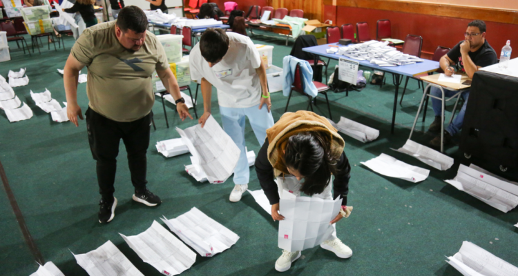 Despachan a sala proyecto que entrega un día de descanso a vocales de mesa en elecciones 2024