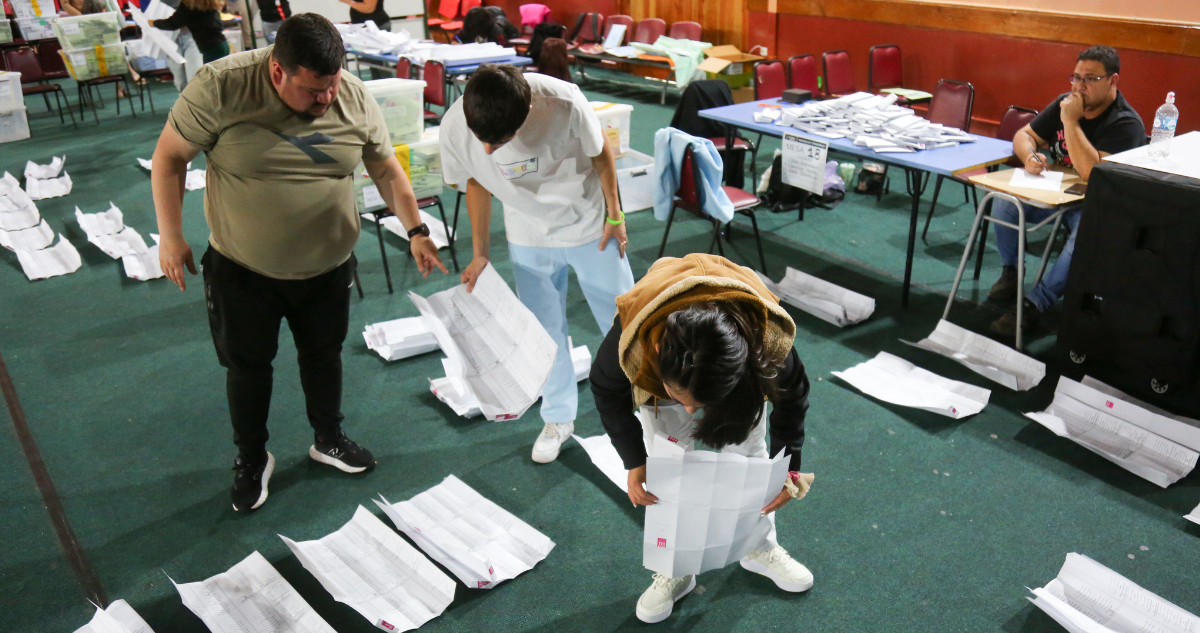 Despachan a sala proyecto que entrega un día de descanso a vocales de mesa en elecciones 2024