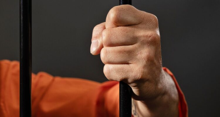 Revisa todas las estadísticas oficiales de Gendarmería en Chile y cuántas personas privadas de libertad o presos hay en las cárceles del país.