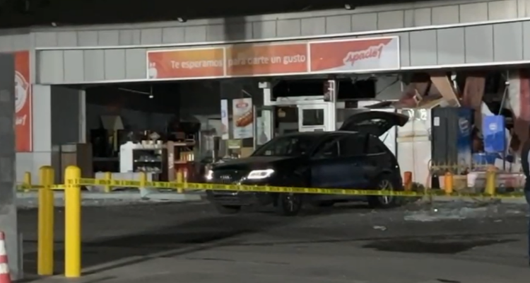 Explosión destruye minimarket de servicentro en Ruta 68: ladrones querían robar cajeros automáticos
