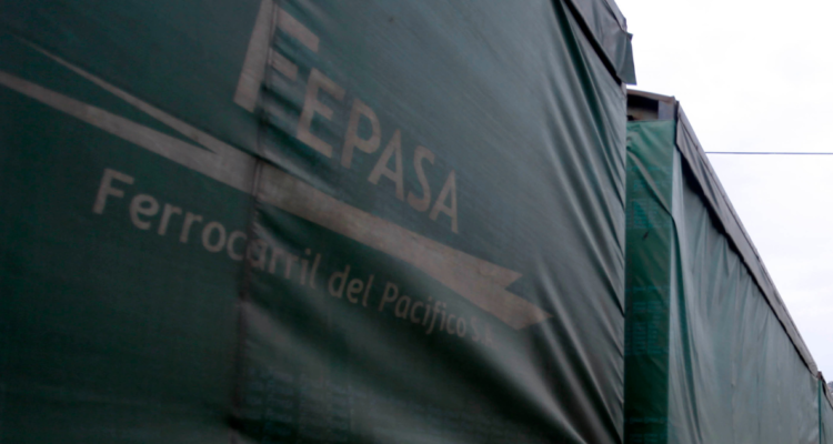 Vagón de Fepasa por robo de madera en Lota