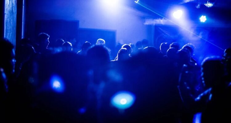 Menor de 17 años queda grave tras participar en una pelea durante fiesta clandestina en Punta Arenas