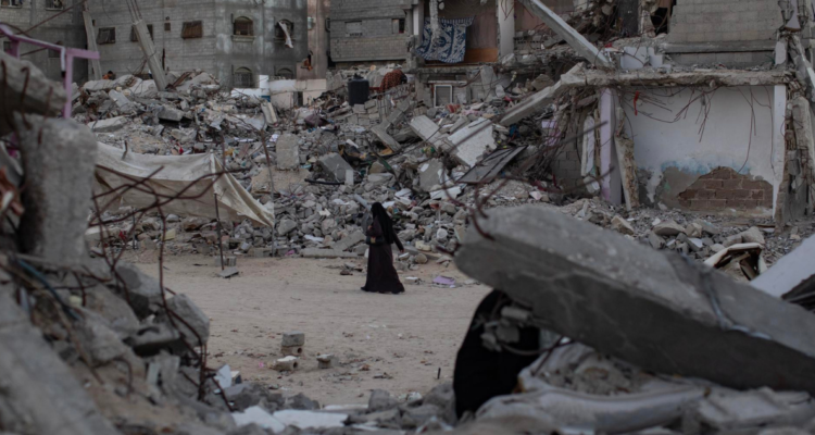 Escombros tras ataques de Israel en Franja de Gaza