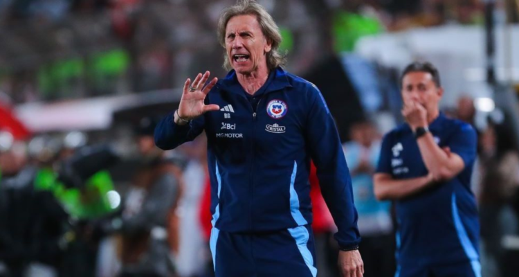 Ricardo Gareca explica su excesiva demora para realizar cambios de La Roja ante Perú.