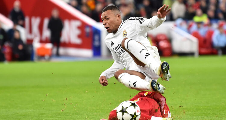 Kylian Mbappé fue destrozado tras derrota del Real Madrid ante Liverpool.