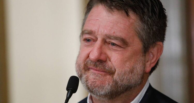 Claudio Orrego retoma su puesto como gobernador de Santiago: “La gente votó por el respeto”
