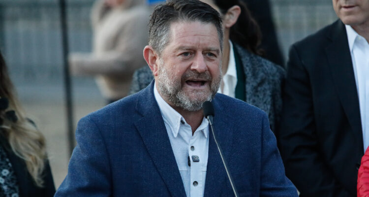 Partido Comunista apoya a Claudio Orrego en segunda vuelta de gobernadores en la RM