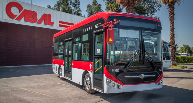 Grupo Cabal entregará el 70% de los nuevos buses eléctricos de RED en la región Metropolitana