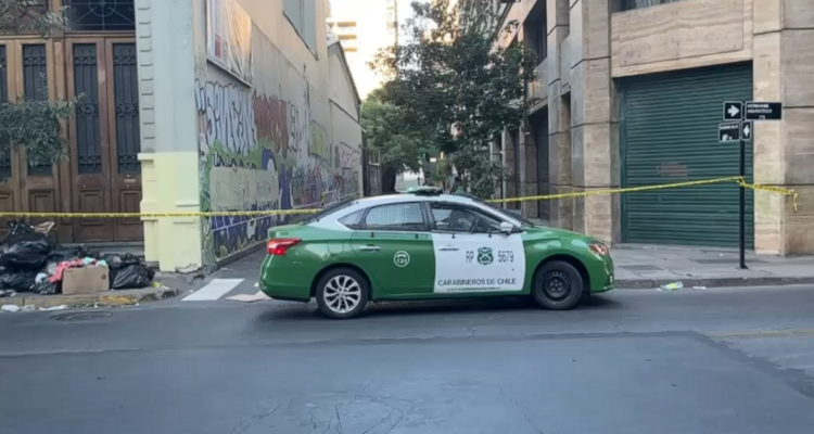 Investigan hallazgo de hombre sin vida a pasos de La Moneda en Santiago