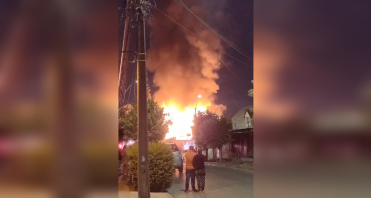 Detienen a hombre por homicidio frustrado de su madrastra y quemar su casa en Maipú