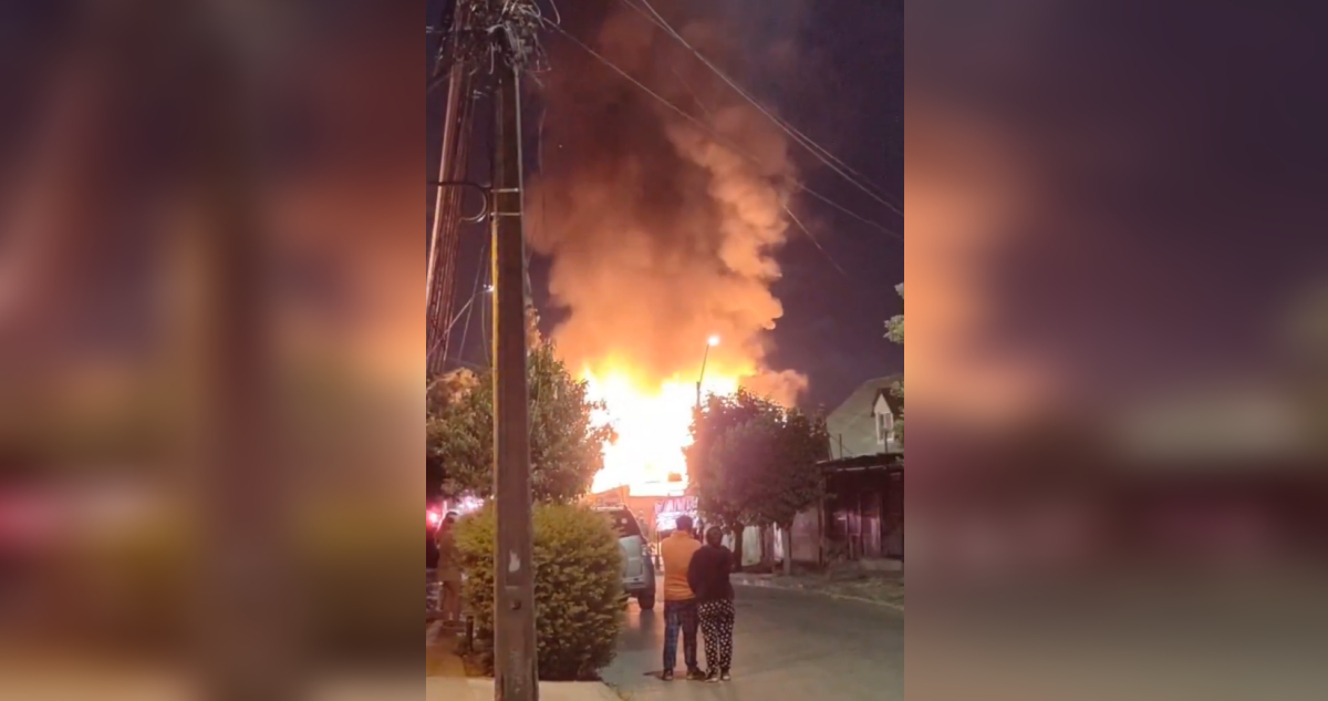 Detienen a hombre por homicidio frustrado de su madrastra y quemar su casa en Maipú