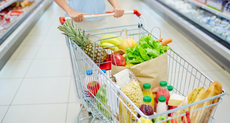 Cuál es el horario de cierre de supermercados y malls este sábado por feriado irrenunciable de mañana