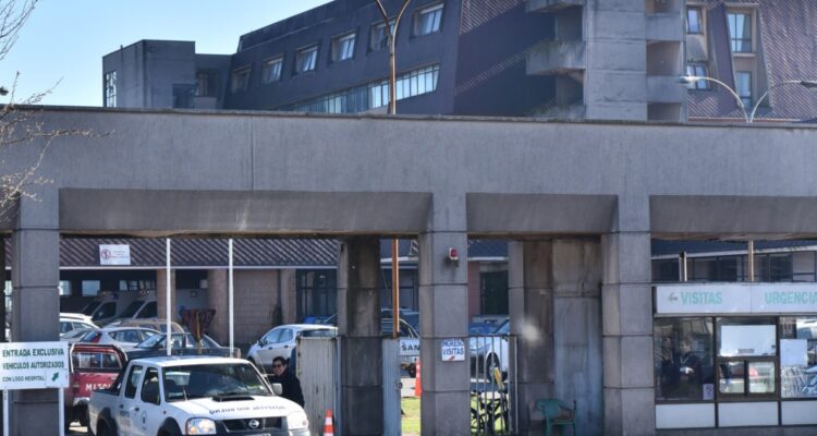 Hombre denuncia negligencia en muerte de su esposa en Hospital de Valdivia: anuncia acciones legales