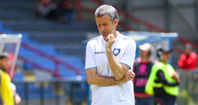 Igor Oca dejó de ser el técnico de Huachipato.