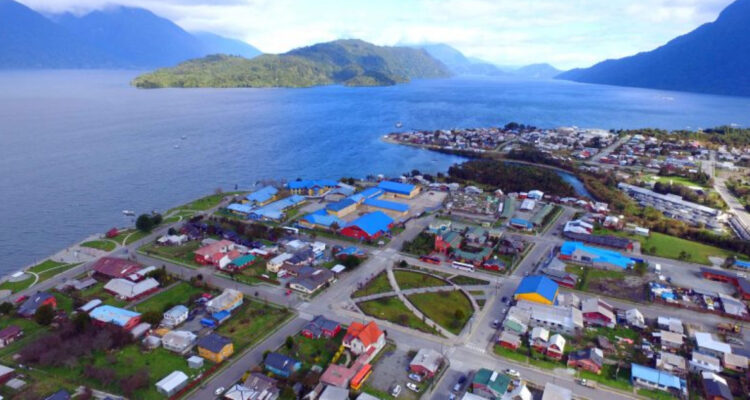 “Colmo de las insolencias”: Alcaldesa de Hualaihué acusa abandono del gobierno por falta de transporte