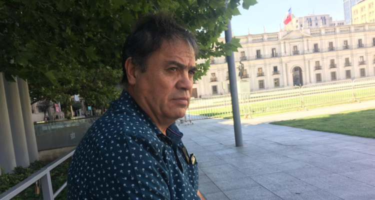 Hugo Morales en las afueras del Palacio de La Moneda