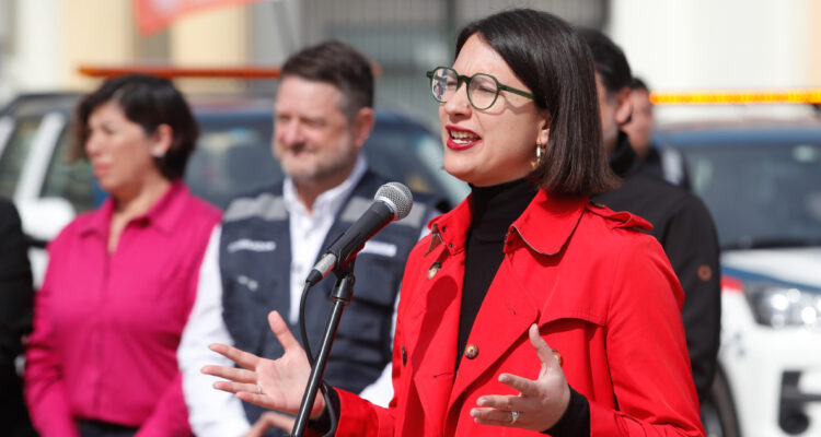 Irací Hassler confirma su renuncia a la alcaldía de Santiago