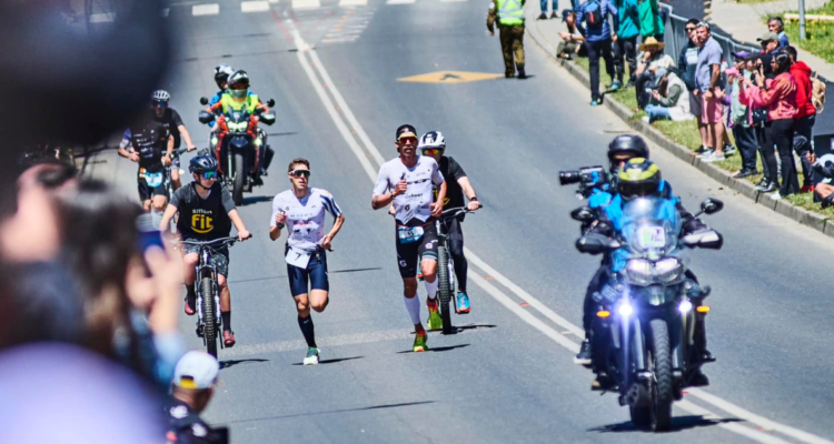 Competidores del Ironman de Valdivia y dichos del director del evento