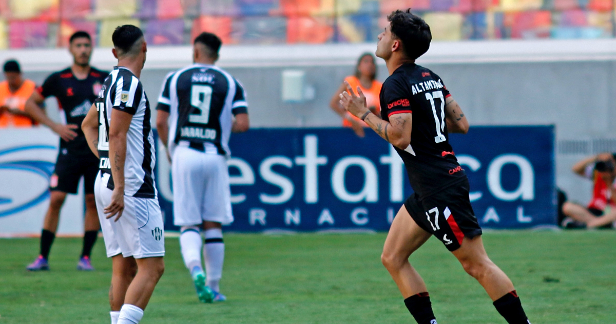 Javier Altamirano en su retorno a las canchas tras ocho meses