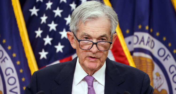 La Fed baja los tipos en línea con lo esperado y Powell dice que no renunciará si Trump se lo pidiera