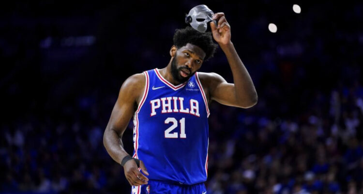 NBA suspendió a Joel Embiid: jugador recibió sanción por agredir a periodista en partido